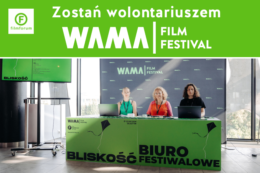 Zostań wolontariuszem WAMA Film Festival - zdjęcie przedstawia troje wolontariuszy w recepcji biura festiwalowego.