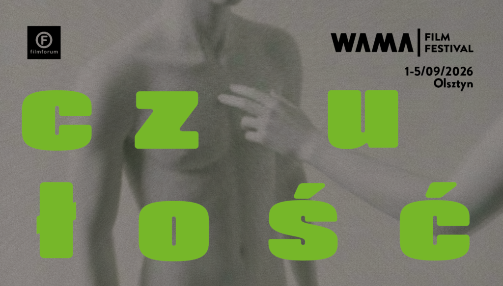 Plakat 13. edycji WAMA Film Festival w Olsztynie. Na ziarnistym, monochromatycznym tle widoczna jest rozmyta sylwetka osoby, której mostka dotyka cudza dłoń. Na pierwszym planie znajdują się duże, neonowozielone litery układające się w słowo „CZUŁOŚĆ”. W prawym górnym rogu umieszczono logo WAMA Film Festival oraz datę wydarzenia: 1–5 września 2026, Olsztyn.